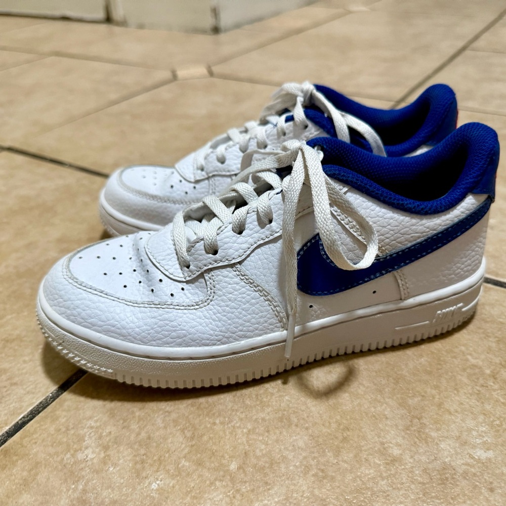 Nike White and Blue Low-Top Sneakers